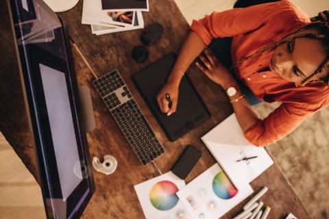 Self-Employed photo woman working at desk